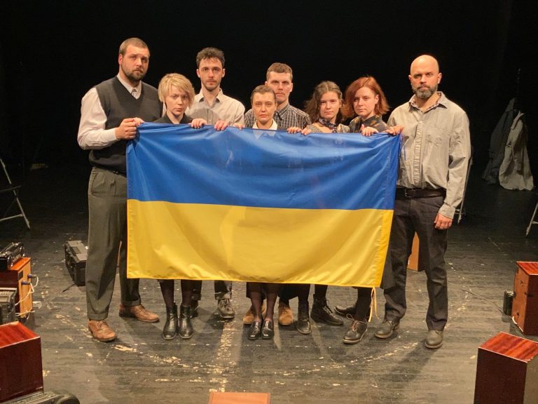 Prisidėkite prie Ukrainos karius remiančios organizacijos 𝐁𝐥𝐮𝐞/𝐘𝐞𝐥𝐥𝐨𝐰 veiklos